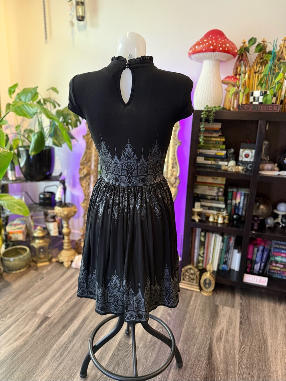 Small Killstar ‘Duchess’ Black Gothic Cutout cathedral Midi Dres - Picture 5 of 9